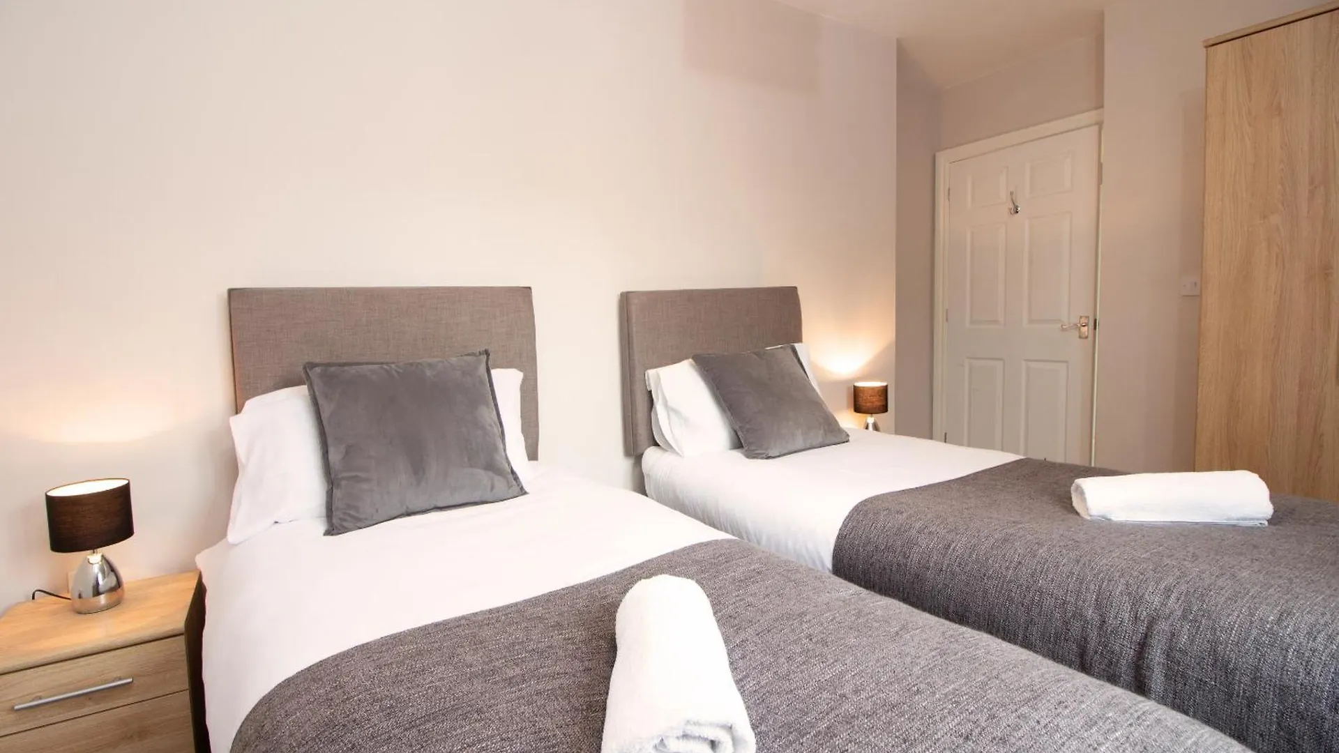 Heraldry - Superb 2 Bed Coach House With Free Parking And Wifi Exeter